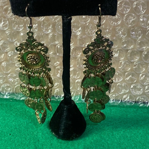 Jewelry - Beautiful Gold Tone Dangle Earrings